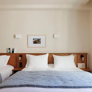 Georges Vi Hotel